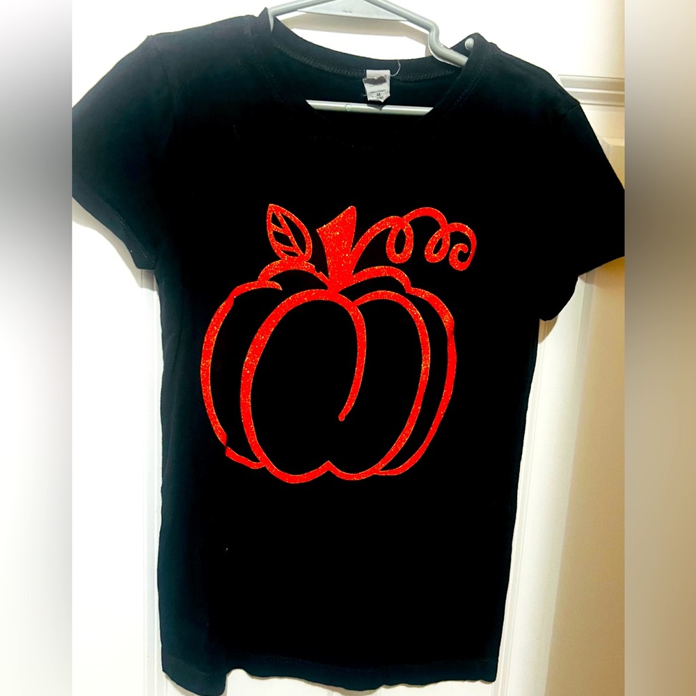 Girls sparkly pumpkin tee. Super comfy. fall/halloween/or thanksgiving. Size 7/8